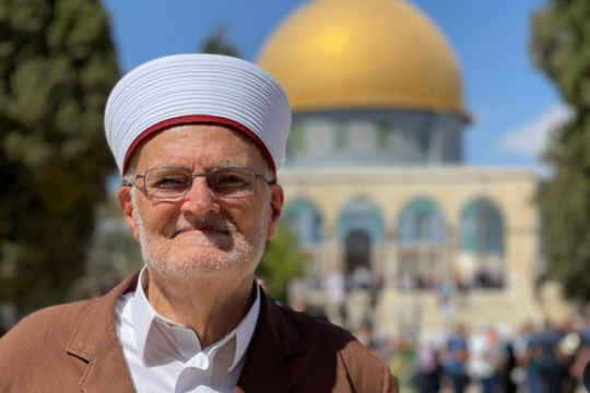 الاحتلال يُجدد إبعاد الشيخ عكرمة صبري عن المسجد الأقصى