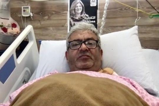 نقابة الصحفيين تحذر من خطر الموت الذي يتهدد الصحفي علي السمودي داخل سجون الاحتلال