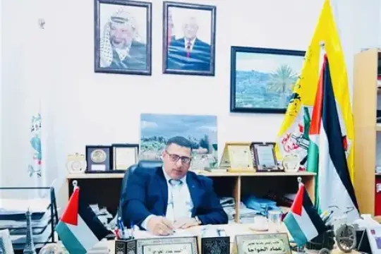 الاحتلال يُخضع رئيس بلدية نعلين للتحقيق بعد اقتحامها