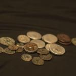 ‘علام عبري يزعم العثور على عملات عمرها 2000 عام بحوزة طبيب فلسطيني