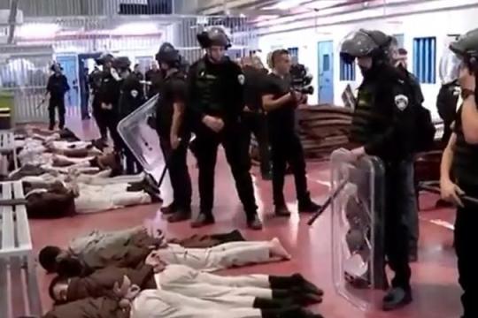 اقتحام سجن نفحة الصحراوي: القمع الإسرائيلي يصادر مقتنيات الأسرى ويزيد معاناتهم