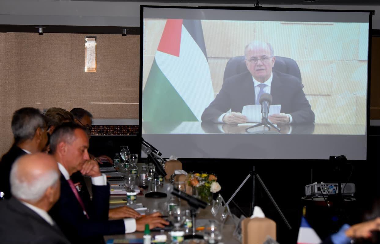 رئيس الوزراء الفلسطيني يؤكد استمرار تقديم الخدمات ويدعو إلى تحويل الالتزامات الدولية إلى نتائج ملموسة