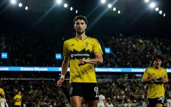 نجم منتخب فلسطين يتساوى مع ليونيل ميسي في قائمة الهدافين بعد 6 جولات