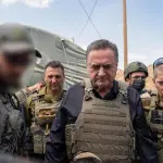 كاتس: إسرائيل ستبقي على مواقعها في لبنان والهدف نزع سلاح حزب الله عسكريًا أو دبلوماسيًا