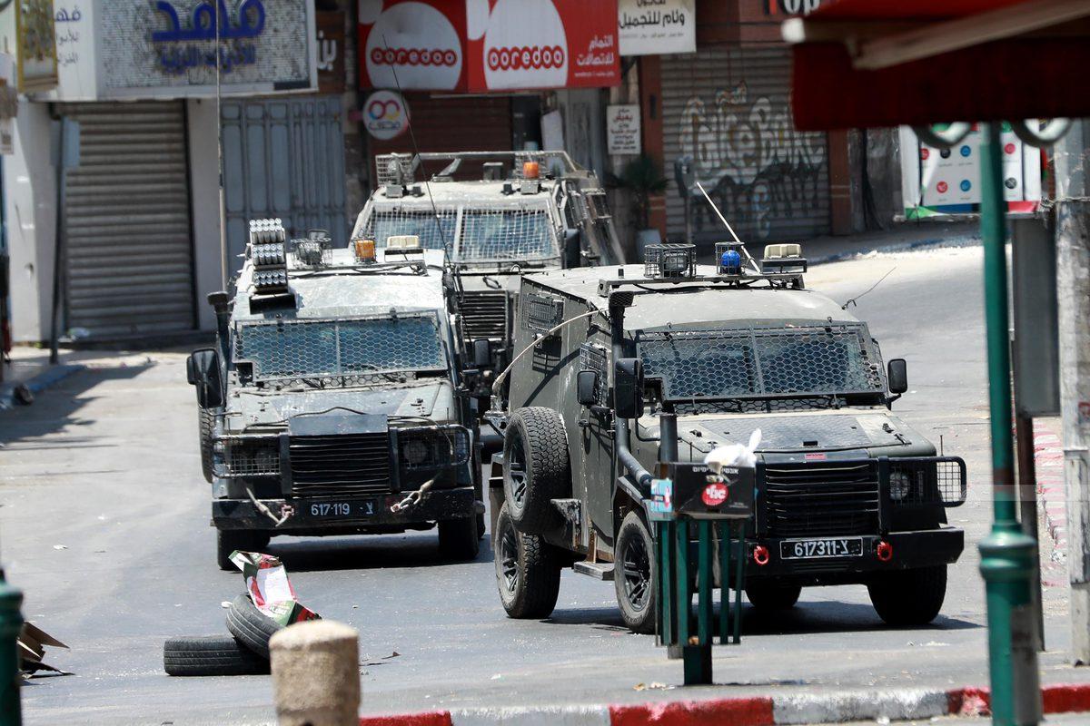 إخلاء منازل ونشر قناصة تمهيداً لاقتحام المستوطنين مقام يوسف شرق المدينة