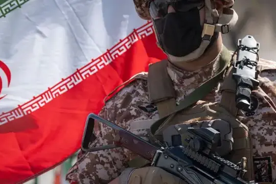 مؤسسة عسكرية إيرانية تستلهم حرب أوكرانيا لإعادة تشكيل عقيدتها القتالية وتطوير قدراتها التكنولوجية