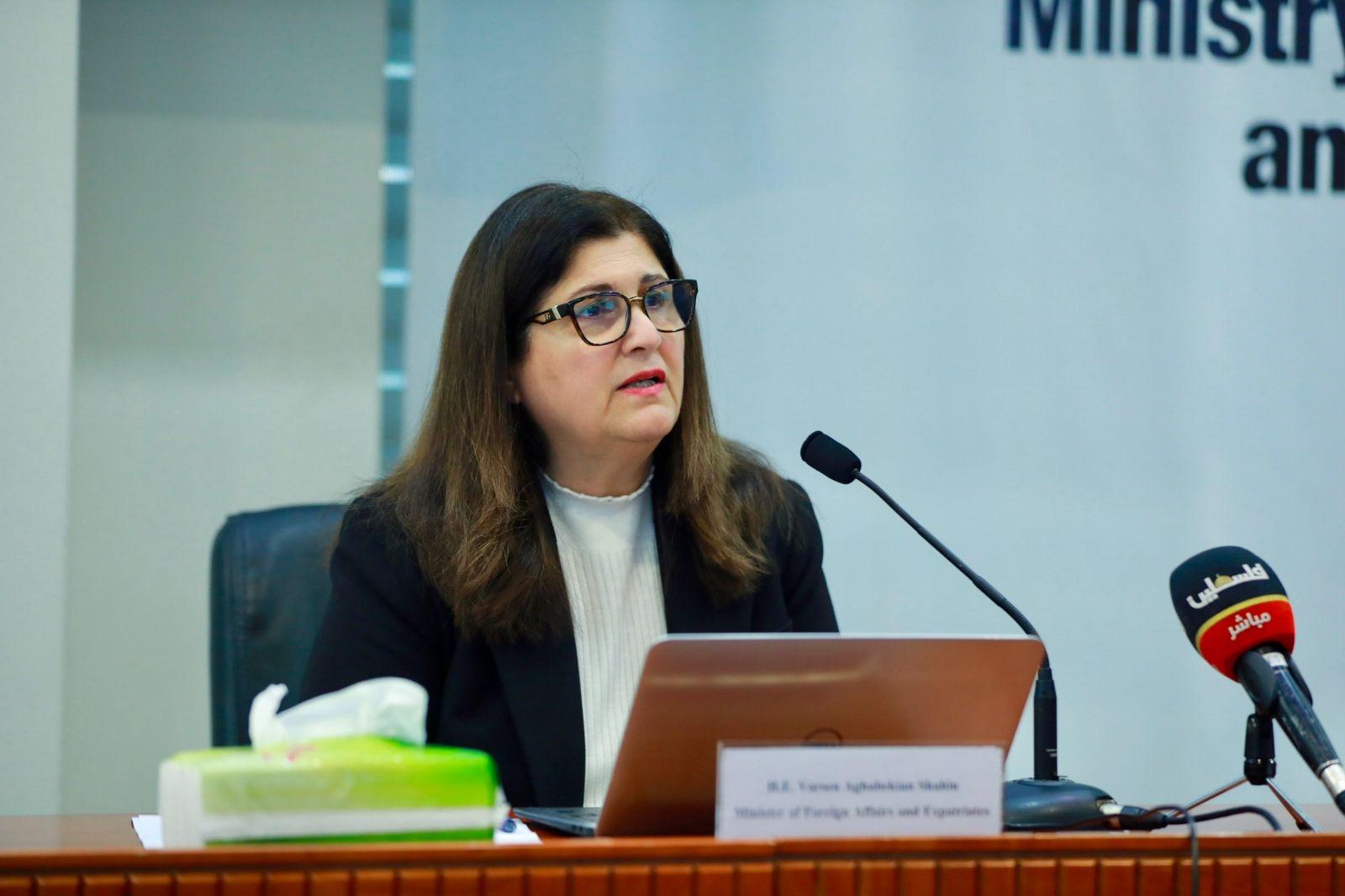 شاهين تحذر أمام السلك الدبلوماسي من تسارع الاستيطان وتقويض حل الدولتين وسط انتهاكات متواصلة