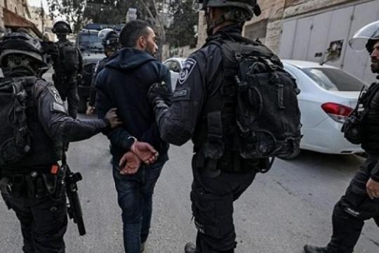 الاحتلال يعتقل مصلين في القدس خلال قمع صلاة الجمعة