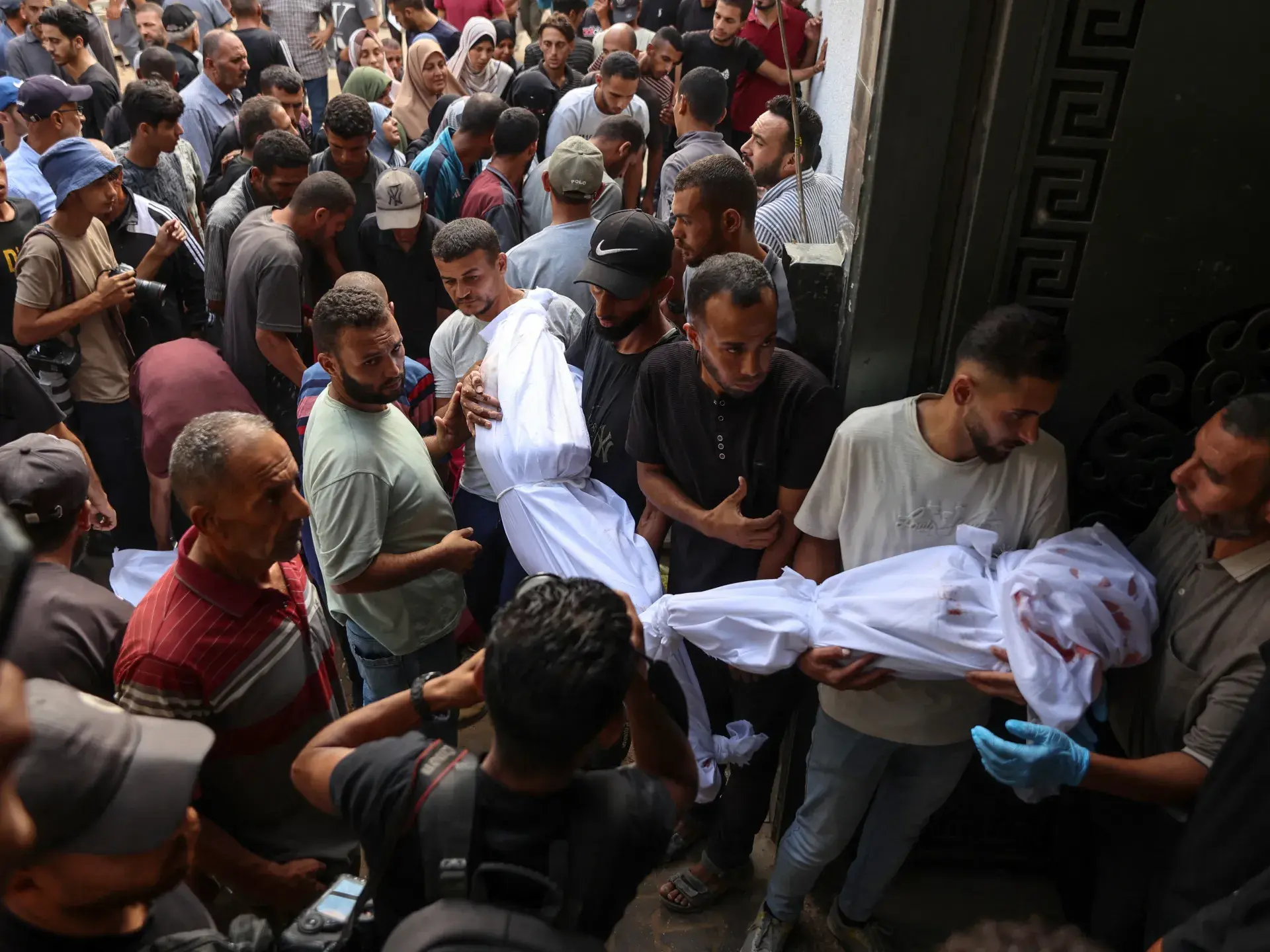 حماس والجبهة الشعبية تدينان قصف إسرائيل لغزة وخان يونس واستشهاد 28 فلسطينياً