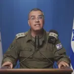 أفيخاي أدرعي يغادر منصبه بعد 20 عامًا ناطقًا بلسان جيش الاحتلال