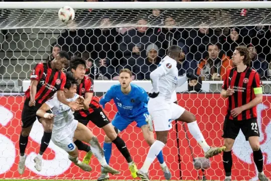 ميتيلاند يهزم جينك ويتصدر الدوري الأوروبي بثبات