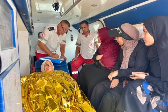 غزة: مغادرة 45 مريضًا و51 مرافقًا عبر معبر رفح