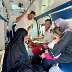 الهلال الأحمر يشارك في إجلاء 46 مريضًا و 65 مرافقًا للعلاج خارج غزة