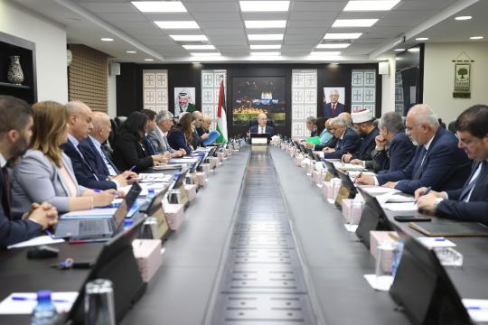رئيس الوزراء الفلسطيني يوجّه بتكثيف الرقابة على الأسواق ويبحث تصاعد اعتداءات المستوطنين وملف التشريعات