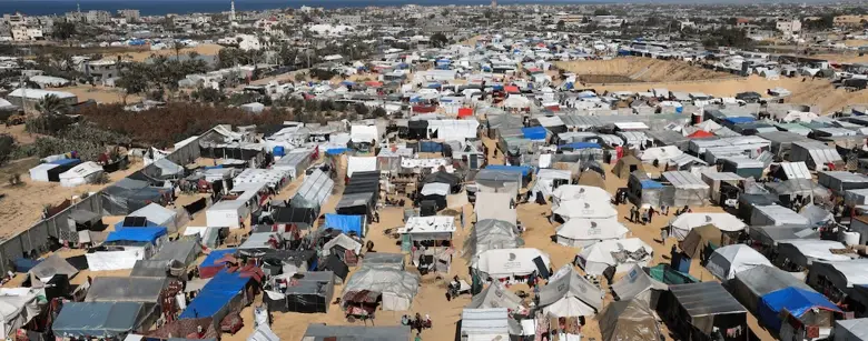إذاعة الجيش: مخطط لبناء مساكن شرق رفح داخل "الخط الأصفر" بمشاركة عمال فلسطينيين يخضعون لفحوص أمنية، فيما يؤكد مكتب نتنياهو أن المشروع تجريبي قائم منذ أشهر