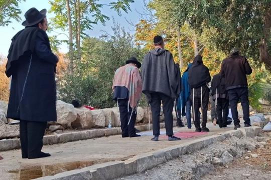 عشرات المستوطنين يقتحمون باحات الأقصى من باب المغاربة
