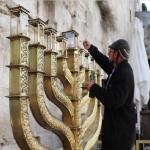 عشرات المستوطنين يقتحمون باحات الأقصى في ثالث أيام ما يسمى عيد الحانوكاه