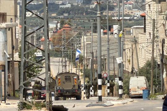 مواجهات عنيفة في بيت فوريك عقب اقتحام قوات الاحتلال