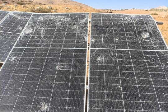 مستوطنون يعتدون على خلايا طاقة شمسية شرق بلدة طمون جنوب طوباس