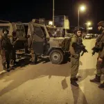 الاحتلال يقتحم منزل عائلة الشهيد الزغير ومستوطنين يتجمعون على مدخل بلدة إذنا