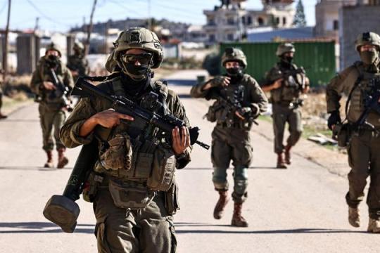 الاحتلال يواصل عملياته العسكرية في طوباس لليوم الثالث.. نزوح ودمار وحصار شامل