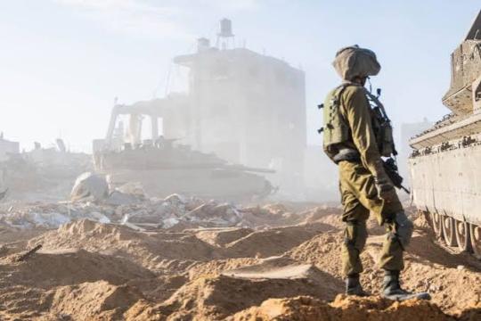الجيش الإسرائيلي يزعم انفجار عبوة بآلية هندسية شمال غزة ويشن هجمات