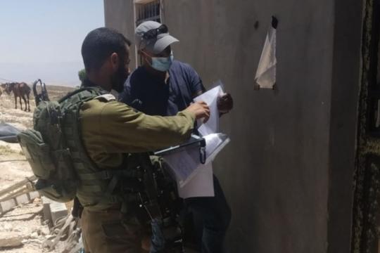 الاحتلال الإسرائيلي يخطر بهدم 11 منزلاً ومنشأة في بلدة حزما شمال شرق القدس