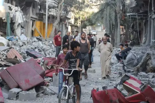 الاقتصاد الفلسطيني في غزة والضفة.. عامان من الدمار والاستنزاف ولا حلول بالأفق