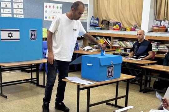 إقبال على صناديق الاقتراع بالبلدات العربية وسط مخاوف من الترهيب