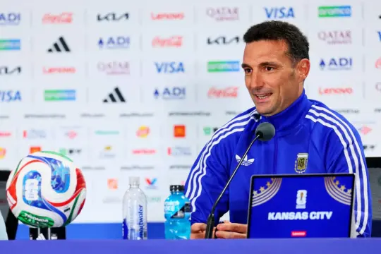 المدير الفني للمنتخب الأرجنتيني يرد على جدل تحكيم مباراة مصر: "مع وجود تقنية الفيديو لا يمكن مجاملة أحد"