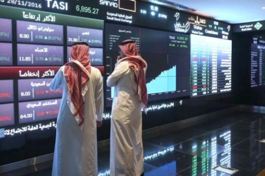 الأسهم السعودية تتراجع دون 11 ألف نقطة وسط تصاعد التوترات الإقليمية وارتفاع النفط