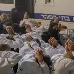 من غزة إلى الزنازين السرية.. الأمم المتحدة توثق التعذيب والعزل التام للأسرى