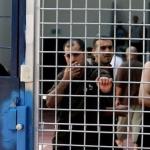 سلطات الاحتلال تواصل اعتقال 117 أسيراً فلسطينياً من كبار السن