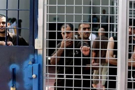 سلطات الاحتلال تواصل اعتقال 117 أسيراً فلسطينياً من كبار السن