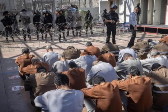 رؤساء الشاباك السابقون يعترضون على قانون إعدام الأسرى الفلسطينيين