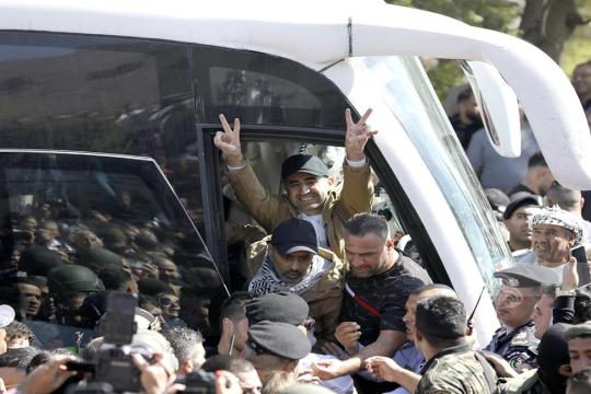 إسرائيل تفرج عن الدفعة الثانية من الأسرى وتنقلهم إلى قطاع غزة ضمن المرحلة الأولى من اتفاق وقف إطلاق النار