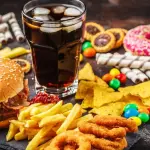 الأطعمة المصنعة التي تعيق فقدان الوزن وكيفية اختيار البدائل الصحية