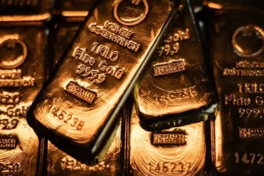 الذهب يستقر قرب 4 آلاف دولار وسط تصاعد التوترات في الشرق الأوسط وترقب قرار الفيدرالي الأميركي