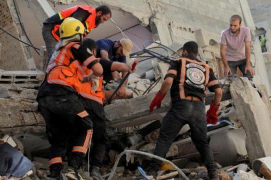 الدفاع المدني في غزة يطلق تدريبًا لانتشال جثامين الشهداء من تحت الأنقاض