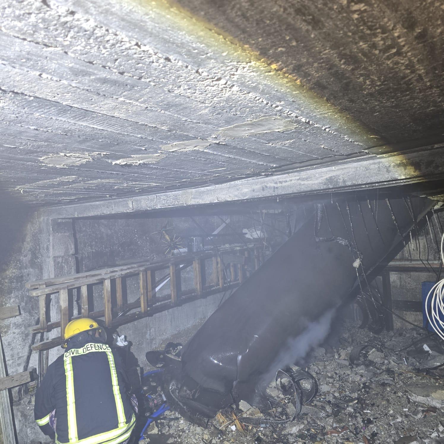 الدفاع المدني يحذر من التجمع حول مواقع سقوط الشظايا ويؤكد ضرورة إفساح المجال للطواقم