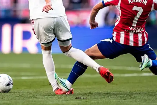 إصابة فالفيردي في الكاحل خلال خسارة ريال مدريد أمام أتلتيكو