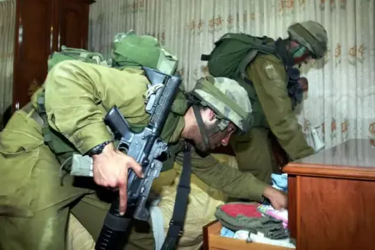 هآرتس: عمليات نهب واسعة في جنوب لبنان