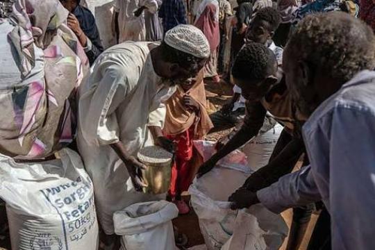 الهجرة الدولية تحذر من توقف الممر الإنساني في السودان