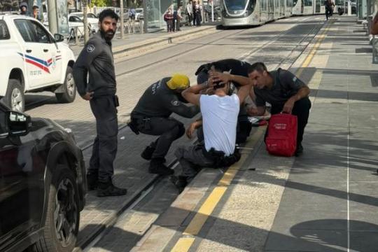 إصابة طالبين باعتداء حراس إسرائيليين شمال القدس