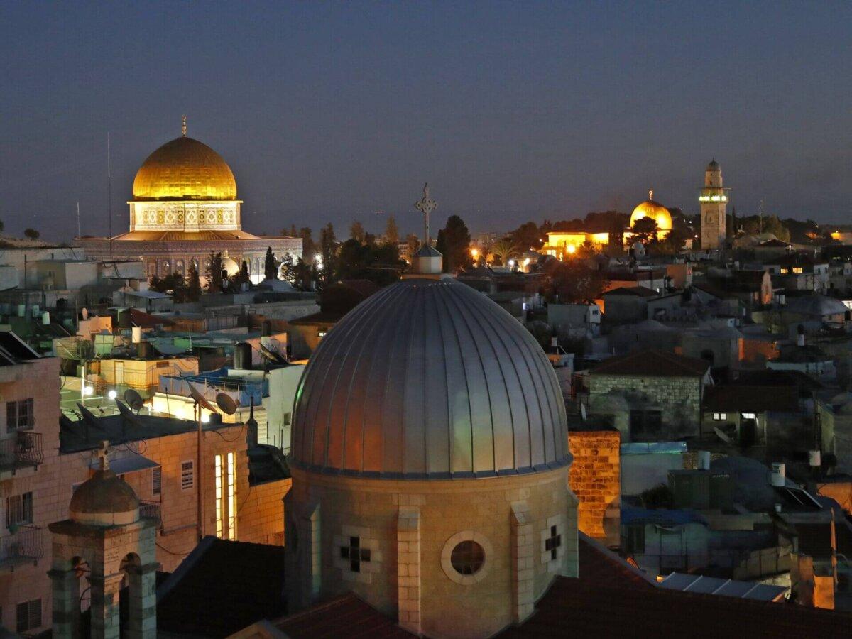 قيود مشددة ومنع للصلاة مع تصاعد دعوات الحشد لكسر الحصار خلال “الفصح” العبري