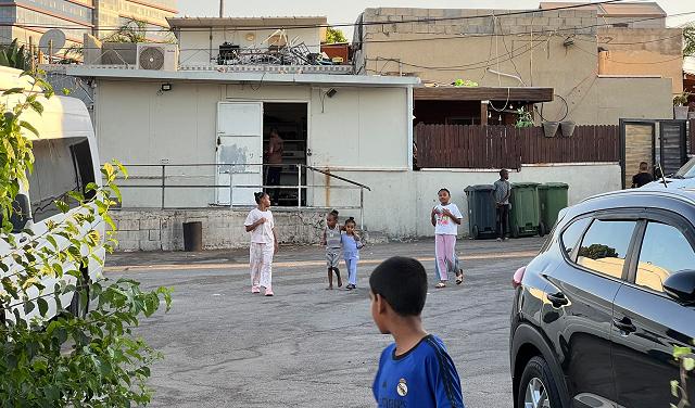 طالبوا الأهالي بإخلاء العقارات أو تقديم مستندات تثبت ملكية الأراضي