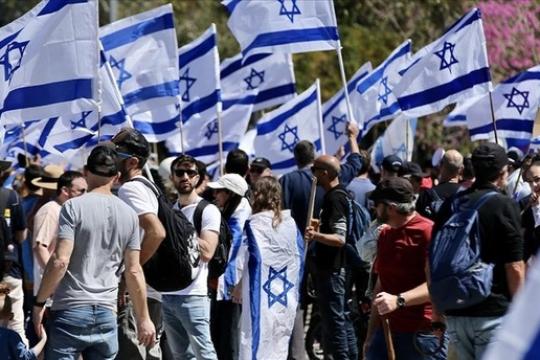 استطلاع: المعارضة الإسرائيلية قادرة على تشكيل حكومة رغم تفوق نتنياهو في تفضيل رئاسة الوزراء