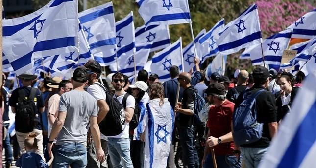 معهد "لازار" يكشف تقدم أحزاب المعارضة بـ61 مقعدًا مقابل 49 للائتلاف الحالي… ونتنياهو يتصدر تفضيلات رئاسة الحكومة