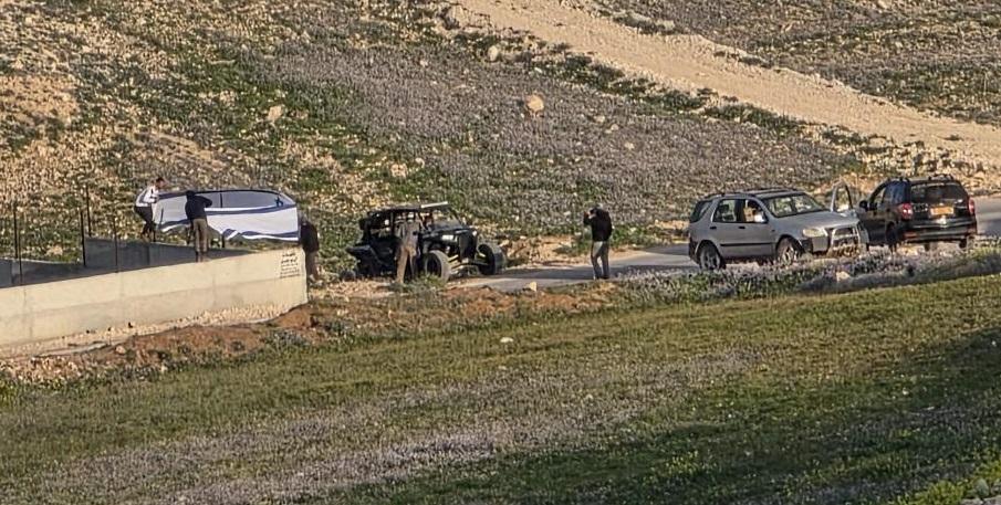 إصابات واعتقالات وإغلاق حواجز واعتداءات للمستوطنين في عدة محافظات