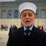 الاحتلال يجدد إبعاد مفتي القدس الشيخ محمد حسين عن الأقصى 6 أشهر